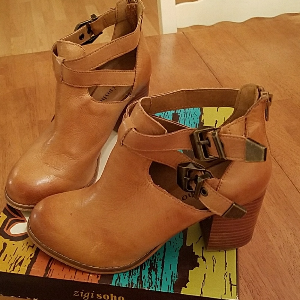 Zigi Soho leather  ankle boots with buckles